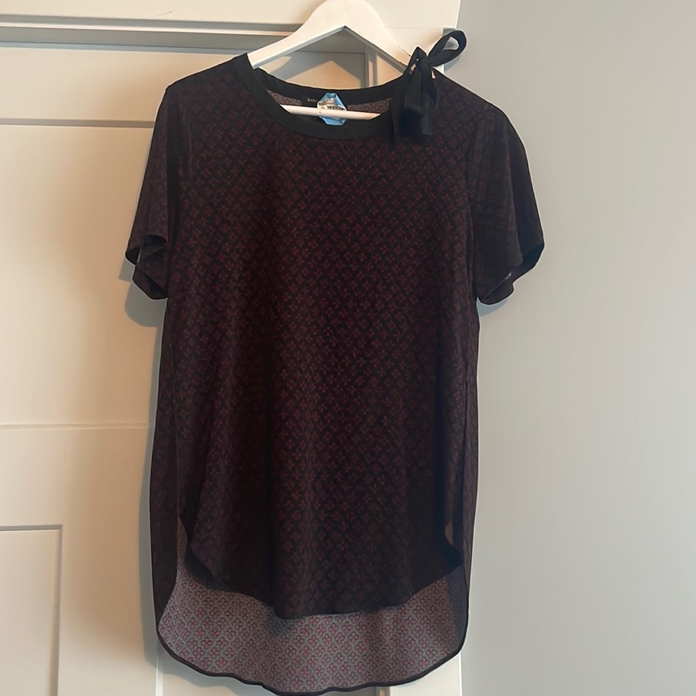Banana republic blouse. Size M. Black and maroon pattern.